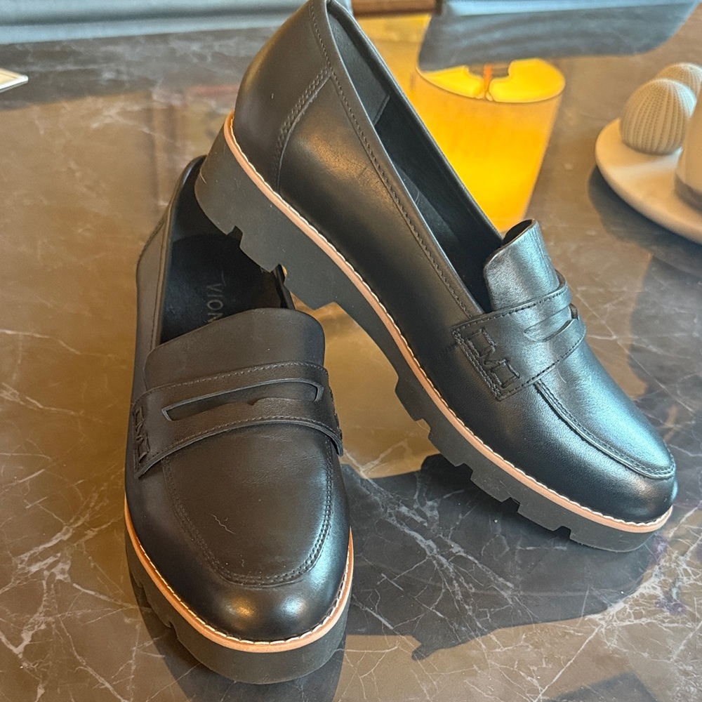 Vionic Black Leather Penny Loafers UNWORN 7 - Picture 3 of 3
